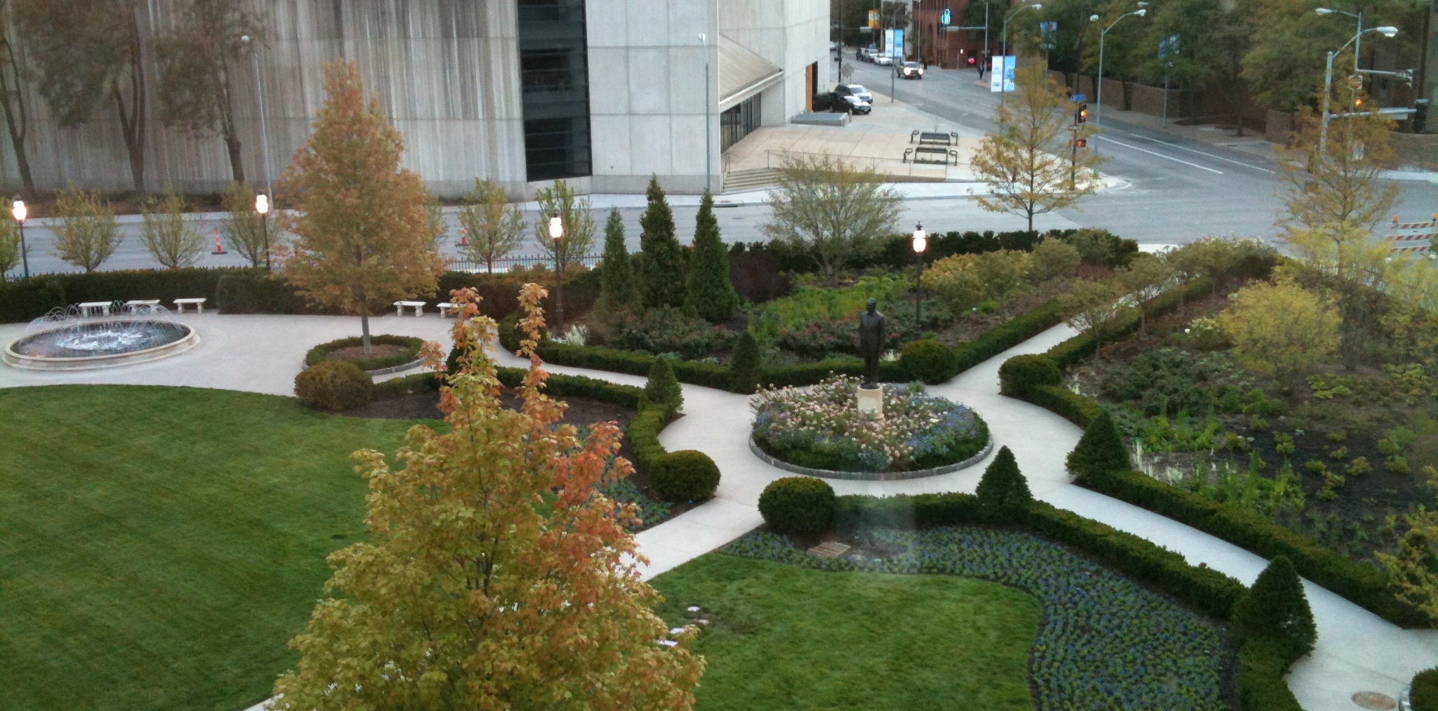 An elevated view of the sculpture on site from above.