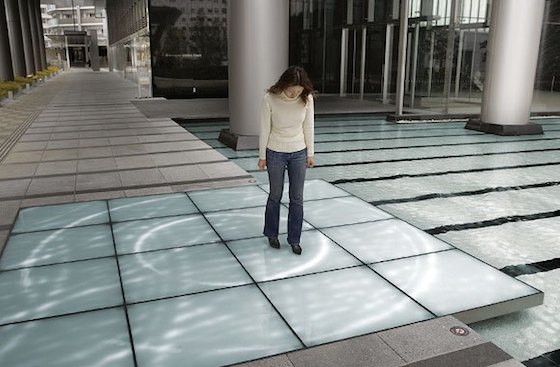 The boundary between a walkway and an adjacent artificial pond was chosen as the location for the work. This interface between “liquid” (water) and “solid” (land) was thematically used and augmented by the question of “real” (water ripples) and “virtual” (artificial light waves).