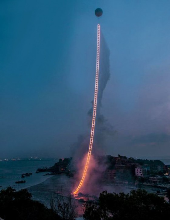 "Sky Ladder" lasted a total of 150 seconds, before finally dimming from the bottom up.
